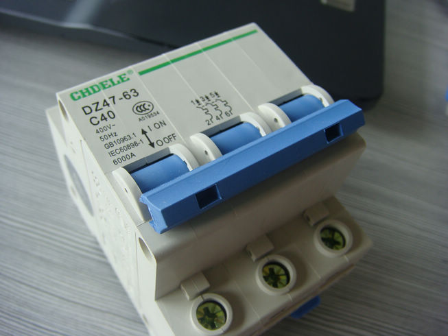 DZ47系列斷路器 C63與DZ47-63/16A的性能對比與應用解析